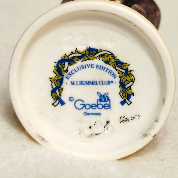 Goebel Hummel #2244 Spring Song - Exclusive Club Edition - TMK8 - Picture 9 of 10